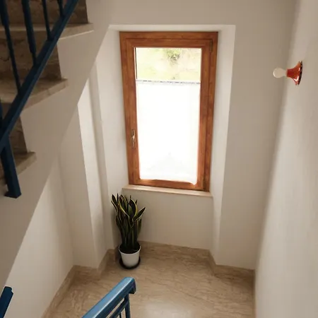 Konukevi Famiglia Scirocco 3*